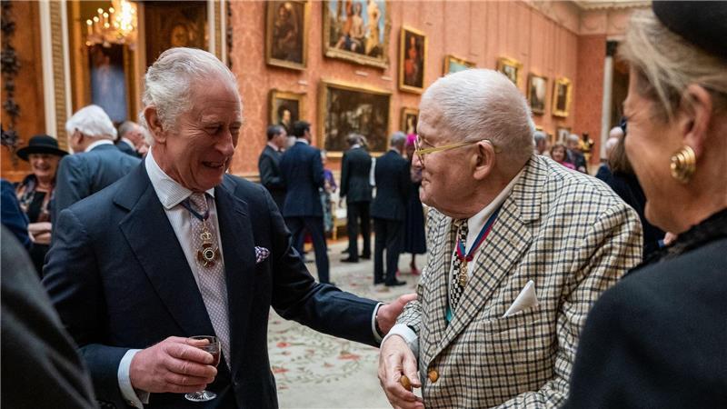 Ein Foto aus dem Jahr 2022: König Charles III. im Gespräch mit David Hockney.