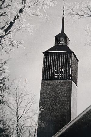 Nach Begutachtung: Fredenbecker Kirchturm muss saniert werden Ein Foto des Fredenbecker Kirchturms aus früheren Zeiten.