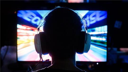 Ein Gamer löst einen Einsatz der Polizei in Pinneberg aus. (Symbolbild)