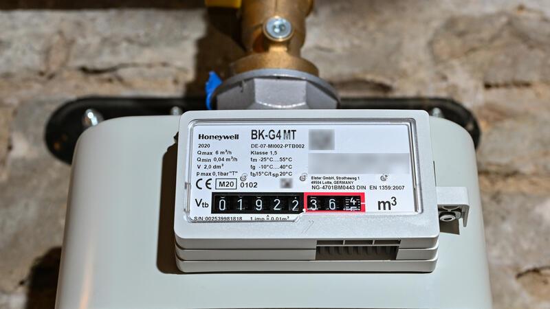 Mehrwertsteuererhöhung: Gas wird schlagartig teurer Ein Gaszähler im Keller eines Einfamilienhauses.