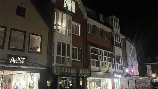 Ein Gebäude in der Langen Straße in Buxtehude ist am Mittwochabend durchsucht worden. Das TAGEBLATT berichtete exklusiv.
