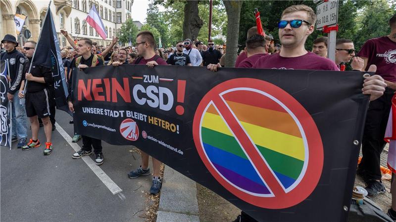 Queere Community feiert CSD in Bautzen - Gegenproteste Ein Gegenprotest aus dem rechten Spektrum folgte dem CSD.