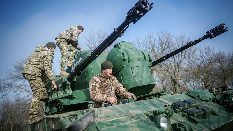 Ein Gepard Flugabwehrkanonenpanzer in einer Stellung östlich von Odessa.