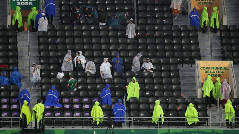 Das war die WM-Nacht: Franzosen weiter, Mexiko euphorisch Ein Gewitter in Mexiko-Stadt sorgte für einen verspäteten Anpfiff beim Sechzehntelfinale zwischen Mexiko und Ecuador.
