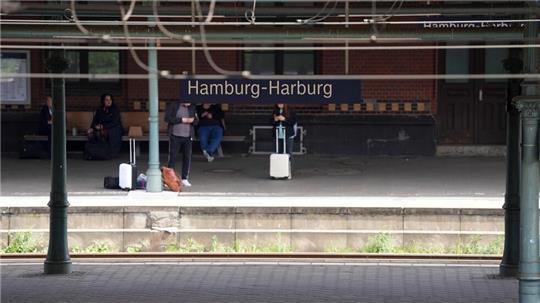 Ein Gleissturz im Bahnhof Hamburg-Harburg verlief für einen Betrunkenen glimpflich (Symbolbild).