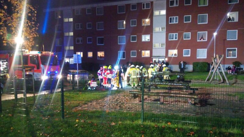 Ein Großalarm rief am Freitagabend in Stade etwa 100 Feuerwehr- und Rettungskräfte auf den Plan.