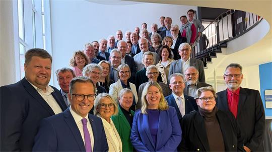 Ein Gruppenbild zum Abschied: 29 Kreistagsabgeordnete werden dem Gremium in der nächsten Wahlperiode nicht mehr angehören.