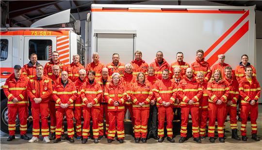 Ein Gruppenfoto der aktiven Mitglieder der DLRG Horneburg/Altes Land.