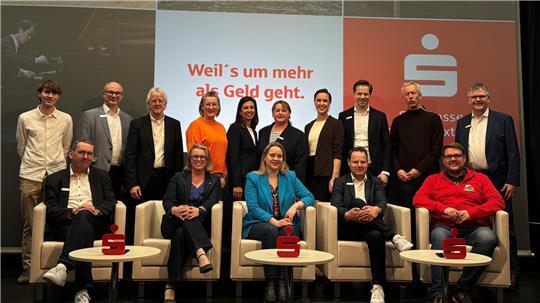 Ein Gruppenfoto zum Abschluss: Sie sorgten für einen informativen und unterhaltsamen Jahresempfang Fördermanagement.