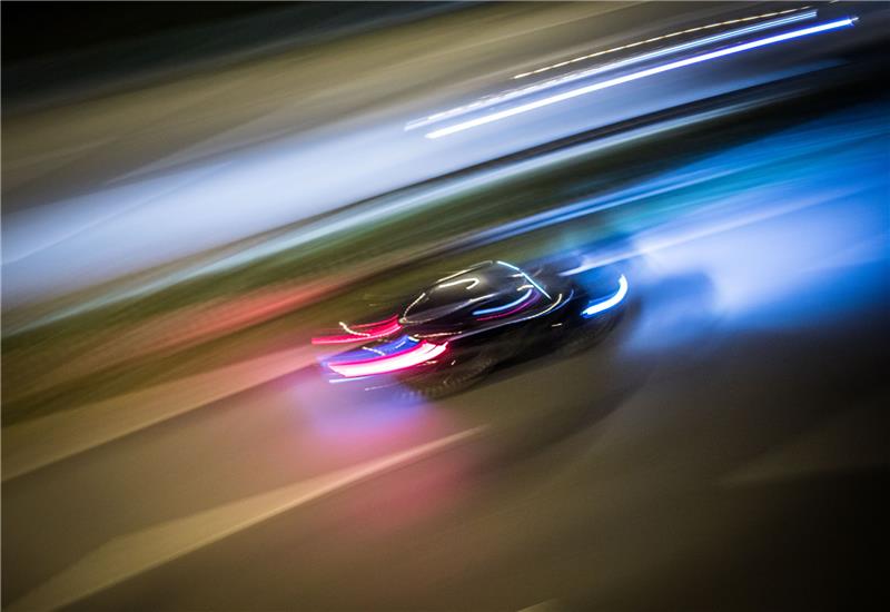 150 km/h zu schnell: Polizei stoppt Hamburger Raser Ein Hamburger war in Mecklenburg-Vorpommern erheblich zu schnell mit seinem Auto unterwegs. (Symbolbild). Foto: Rumpenhorst/dpa