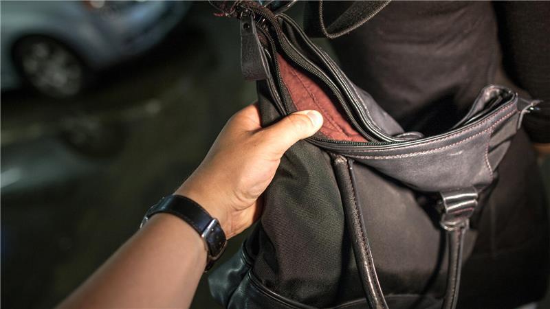 Ein Handtaschen-Diebstahl ging viral und verunsicherte viele Stader Bürger. (Symbolbild)
