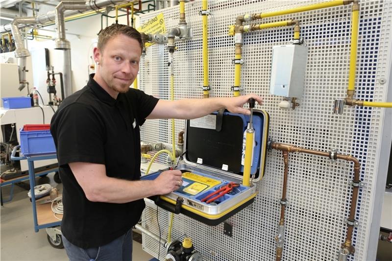 Ein Handwerker im Einsatz, die Branchen haben volle Auftragsbücher.