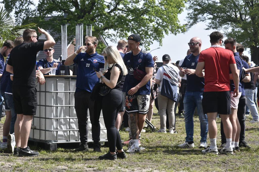 Ein Hauch von Mallorca: Ballermann-Party in Griemshorst.