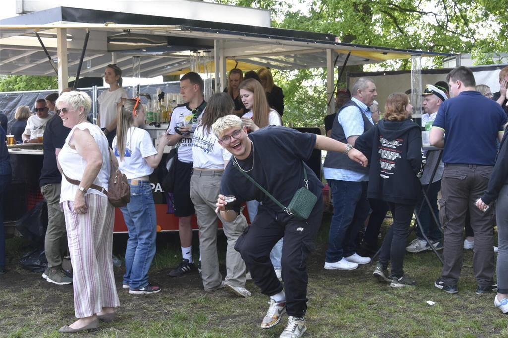 Ein Hauch von Mallorca: Ballermann-Party in Griemshorst.