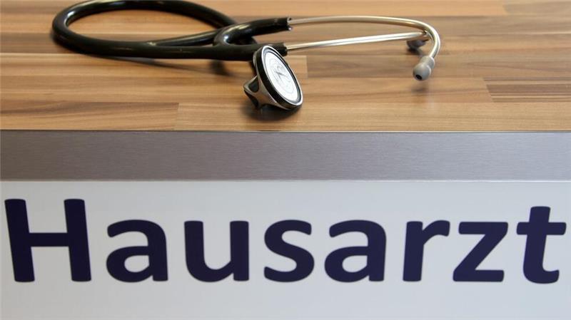 Patient schlägt Hausarzt krankenhausreif – kein Einzelfall Ein Hausarzt in Spenge wird von einem Patienten zusammengeschlagen - jetzt fordern Mediziner eine Strafrechtsverschärfung. (Symbolbild)
