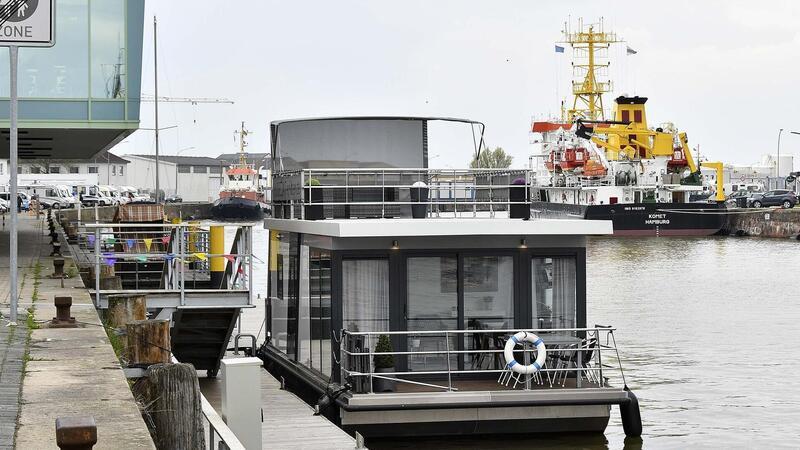 Ein Hausboot kann man unter anderem im Fischereihafen in Bremerhaven beziehen. Aber auch in Bederkesa.