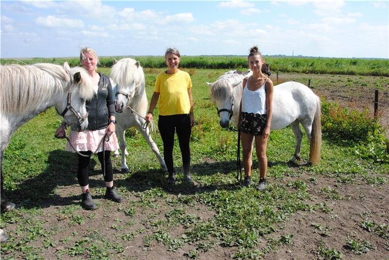 Ein Herz für Pferde : Sandrine Sainte Cluque und Maika und Anna Sophie Engelke (von links).