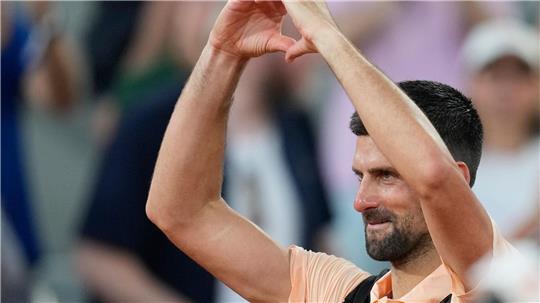 Ein Herzchen für die Fans - war es Novak Djokovics letzter Auftritt in Paris?