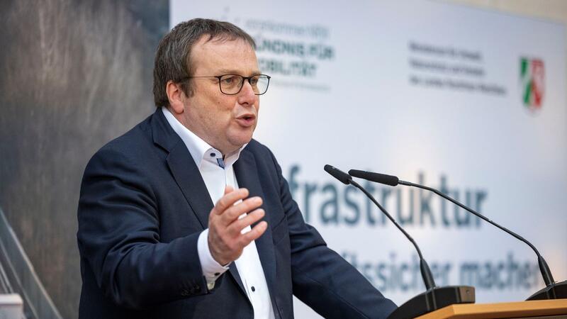 Ein Infrastrukturfonds könne nur dann effektiv sein, wenn es gelinge, die Investitionen klar zu priorisieren, sagt Oliver Krischer.