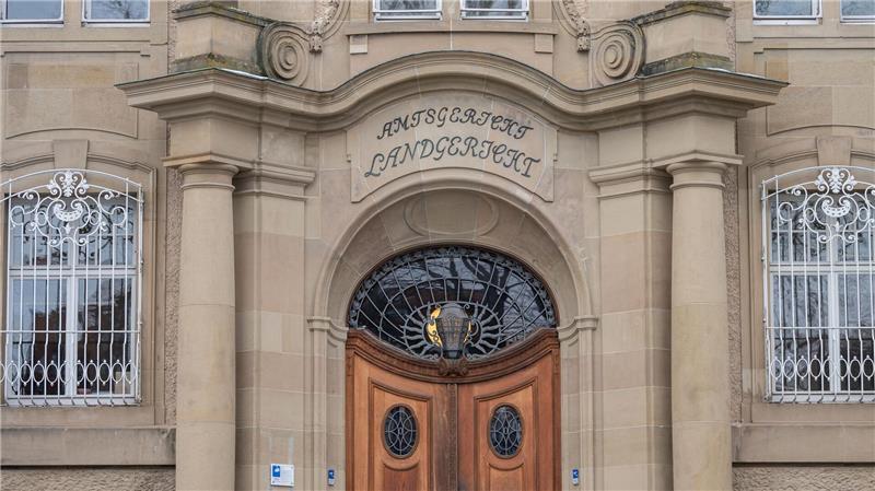 Ein Jugendlicher soll auf seinen Freund geschossen haben. Jetzt steht er vor Gericht. (Archivbild)