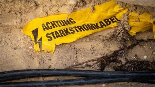 Ein Kabel wurde nach Angaben der Stadt bei Bauarbeiten beschädigt. (Symbolbild)