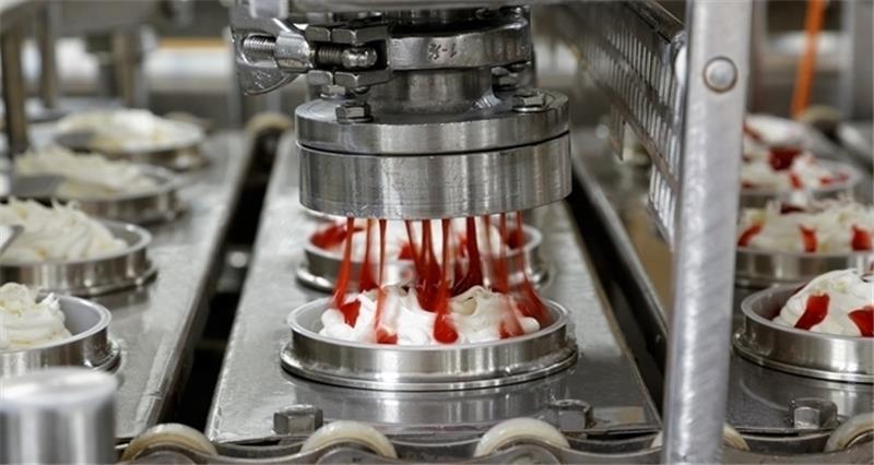 Ein Klassiker: Spaghetti-Eis . Zwei Millionen Portionen Eis werden täglich auf dem Firmengelände von Eisbär Eis hergestellt. Fotos Eisbär Eis/Seidel