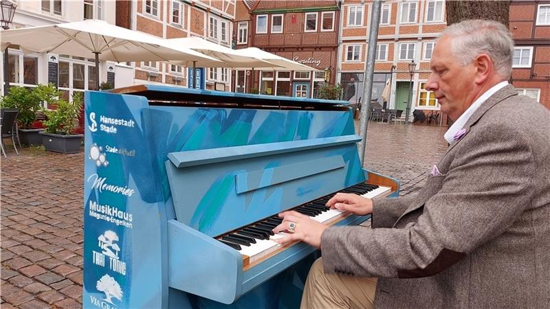 Ein Klavier für jedermann steht jetzt wieder am Stader Fischmarkt. Foto: Hansestadt Stade