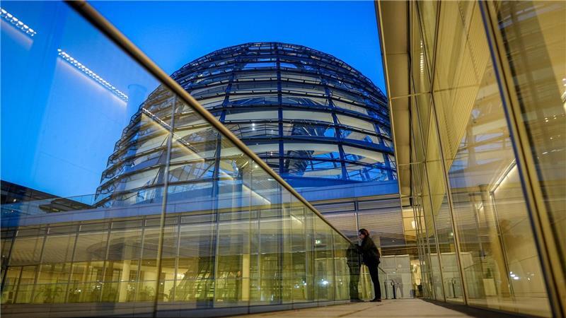 Reichstagskuppel-Architekt Foster wird 90 Ein Koloss aus Glas: die Reichstagskuppel. (Archivbild)