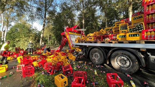 Ein Lastwagen hat in Sauensiek seine Fracht verloren. 