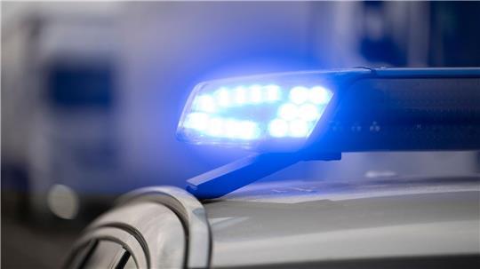 Ein Lkw ist auf der A1 umgekippt. (Symbolbild)