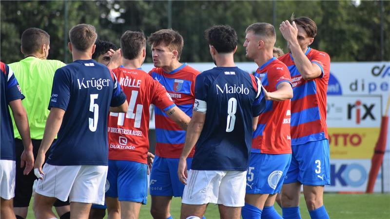 Ein Lübecker foult Jannes Wulff. Bruder Jorik und Teamkollegen sind aufgebracht.