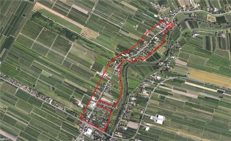Ein Luftbild des Plangebiets der „Innenbereichssatzung“ beiderseits der Königreicher Straße (K 39) mit Satzungsbereich. Karte: Google Earth