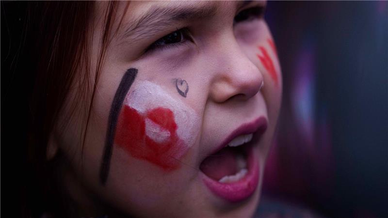 Ein Mädchen schreit bei einem Protest gegen die Grönlandpläne von US-Präsident Trump vor dem US-Konsulat in Nuuk.