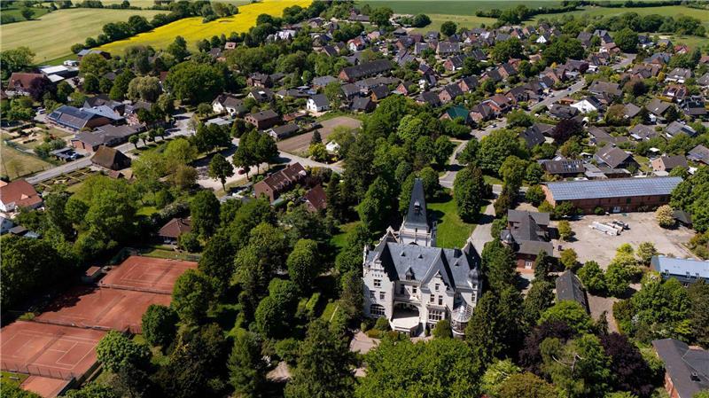 Schloss Tremsbüttel steht zum Verkauf Ein Maklerunternehmen hat das Schloss nun im Angebot.