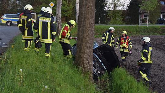Ein Mann aus Husum wurde am Sonntagabend bei einem Unfall in Bargstedt-Frankenmoor verletzt. Foto: Feuerwehr Bargstedt