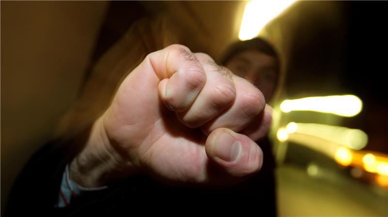 Ein Mann aus Selsingen hat einen Polizisten während eines Einsatzes in Bremervörde angegriffen (Symbolbild).