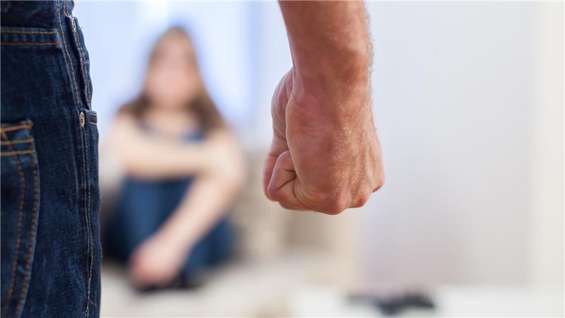 Ein Mann, der seine Frau schwer misshandelt hat und nicht erwerbstätig war, hat bei der Scheidung keinen Anspruch auf Durchführung des Versorgungsausgleichs.
