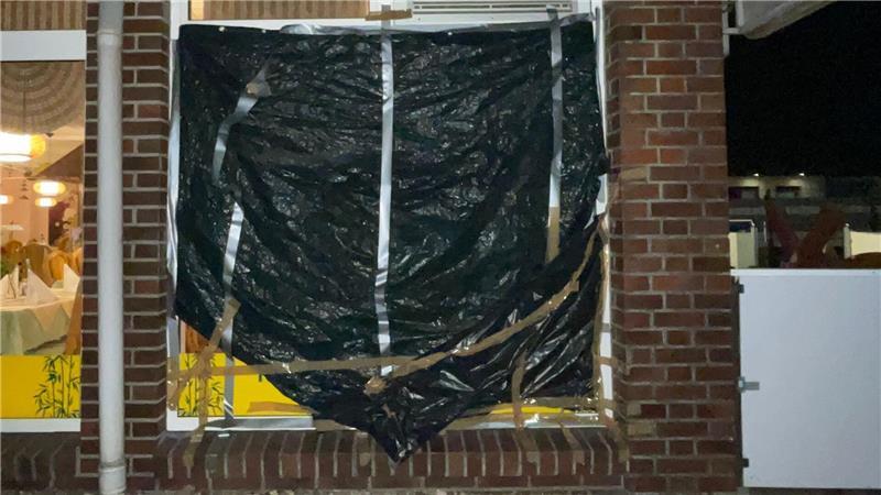 Ein Mann hat die Schaufensterscheibe eines asiatischen Restaurants in Neu Wulmstorf eingeschmissen.