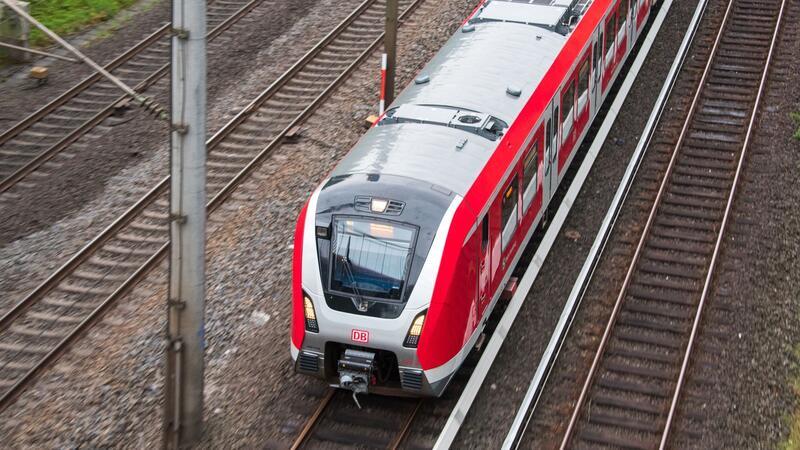 Ein Mann hat zwei Mädchen in der S-Bahn bedrängt (Symbolbild).