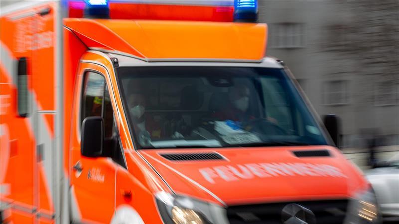 Ein Mann in Hamburg-Harburg ist nach einem Unfall lebensgefährlich verletzt. (Illustration.)