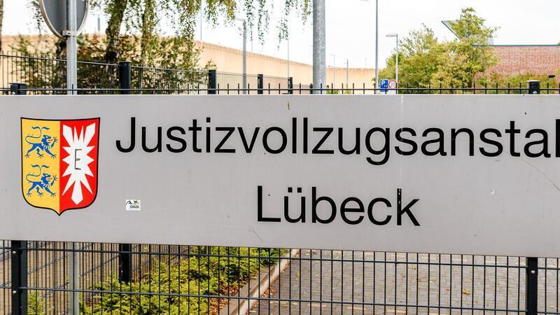 Ein Mann ist im Lübecker Gefängnis tot aufgefunden worden. (Symbolbild)