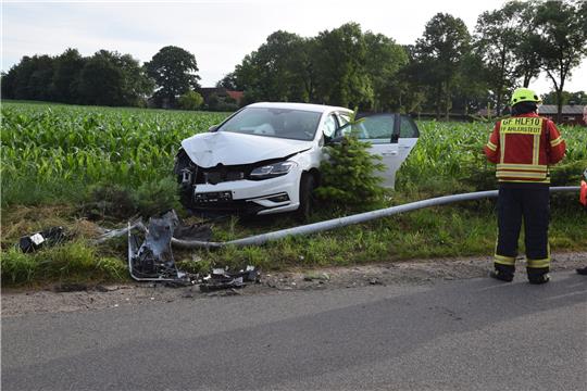 Ein Mann ist in Ahlerstedt bei einem Unfall schwer verletzt worden. Foto: Feuerwehr