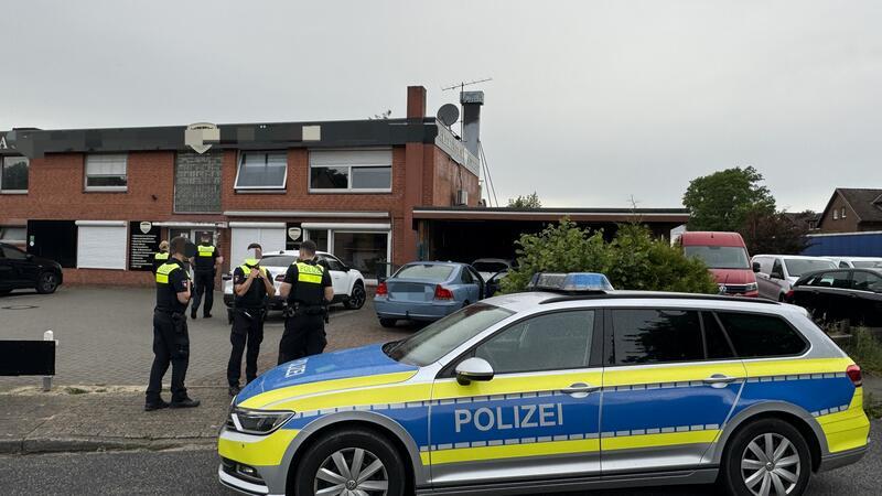 Mann wird in Neu Wulmstorf angeschossen und verletzt Ein Mann ist in Neu Wulmstorf im Kreis Harburg angeschossen und verletzt worden.