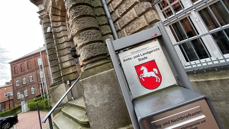Mann ins Wachkoma geprügelt: Blut des Opfers im Fokus der Verhandlung Ein Mann muss sich vor dem Landgericht Stade verantworten: Ihm wird vorgeworfen, einen anderen so brutal verprügelt zu haben, dass er ins Wachkoma fiel (Symbolbild).