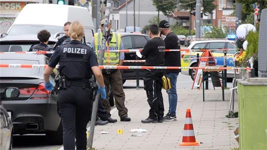 Ein Mann wird in Bremen angeschossen, der oder die Täter sind auf der Flucht, die Fahndung läuft. 