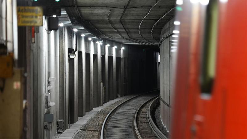 Ein Mann wollte im S-Bahn-Tunnel in Harburg urinieren (Symbolbild).
