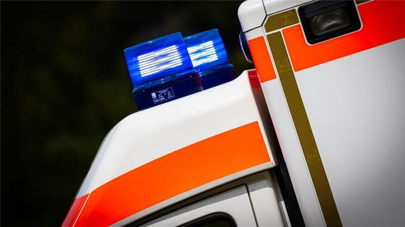 Ein Mann wurde mehrfach gegen den Kopf getreten und lebensgefährlich verletzt. (Symbolbild)