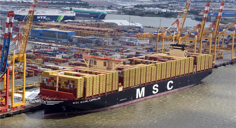 HHLA-Einstieg: Stadt Hamburg holt MSC ins Boot – Kühne empört Ein Megafrachter von MSC in Bremerhaven. Foto: dpa