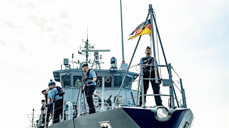 Ein Minenjagdboot startet in Kiel am Freitag zu einem Nato-Einsatz. (Archivbild)