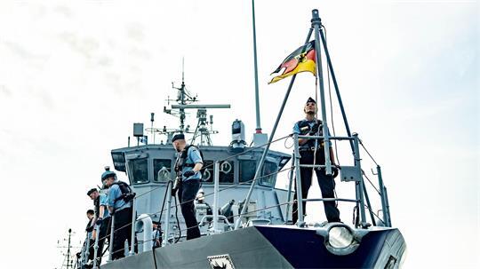 Ein Minenjagdboot startet in Kiel am Freitag zu einem Nato-Einsatz. (Archivbild)